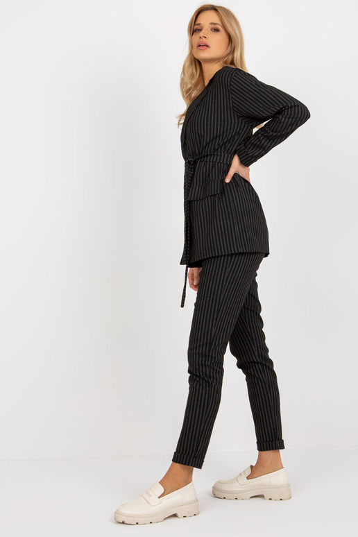 Juodas elegantiškas kostiumo švarkas...