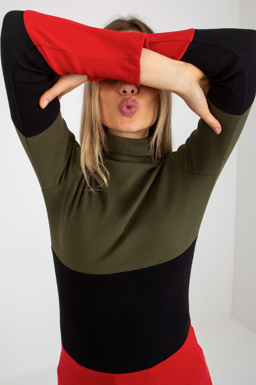 Chaki raudonos spalvos briaunuota... Chaki raudonos spalvos briaunuota...