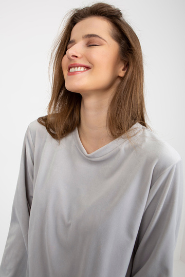 Šviesiai pilkos spalvos...