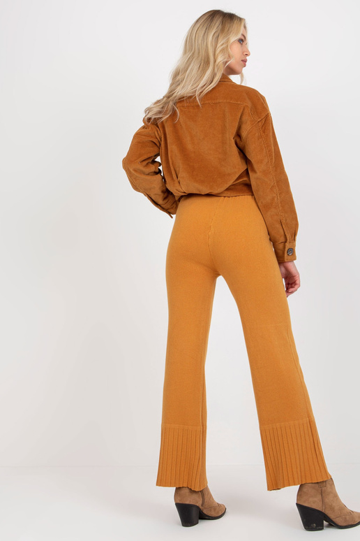 Tamsiai geltonos plačios megztos...