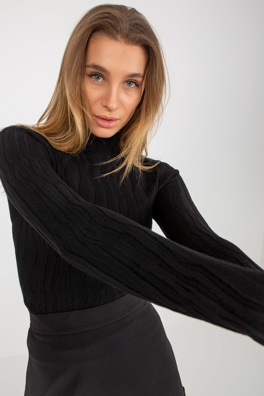 Moteriškas juodas megztinis su puse...