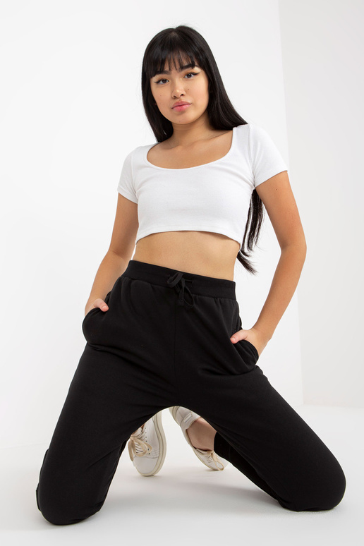 Juodos šiltos sportinės kelnės su... Juodos šiltos sportinės kelnės su...