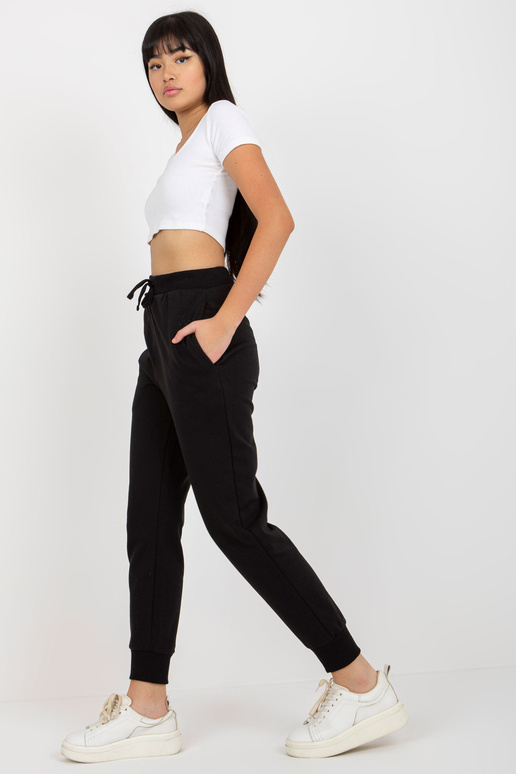 Juodos šiltos sportinės kelnės su... Juodos šiltos sportinės kelnės su...