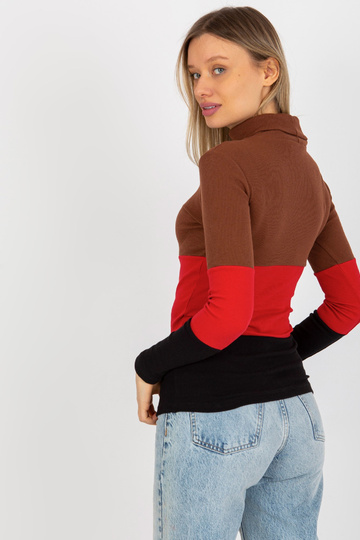 Tamsiai ruda ir juoda...