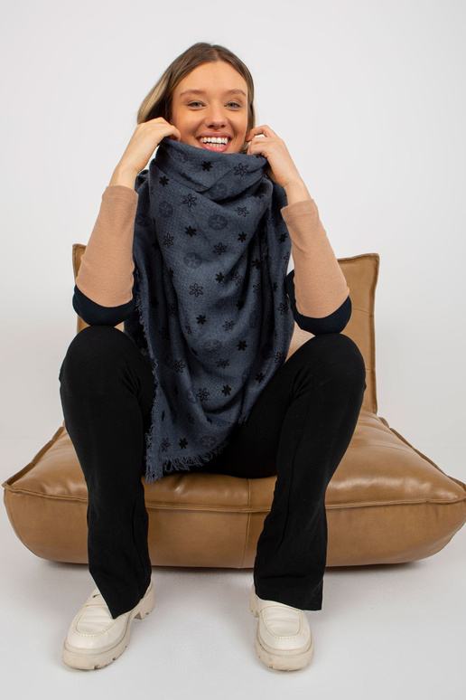 Tamsiai mėlyna moteriška skara