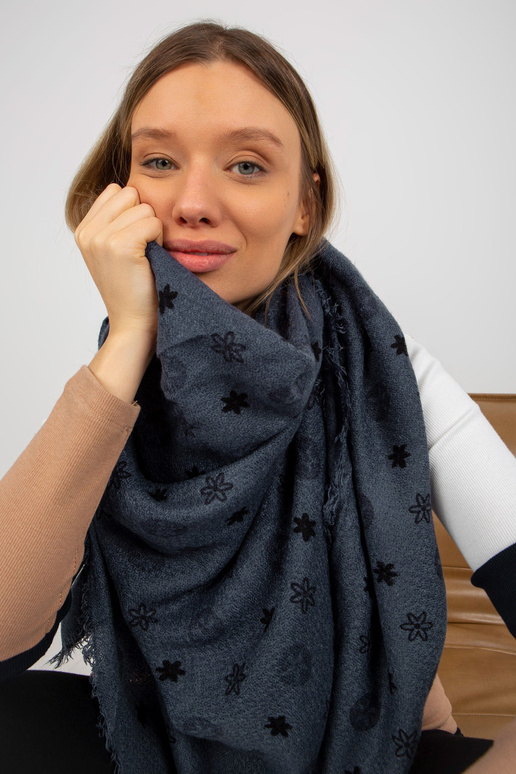 Tamsiai mėlyna moteriška skara