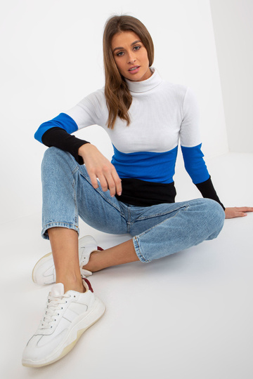 Ecru-tamsiai mėlyna...