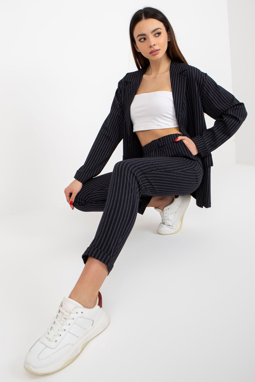 Tamsiai mėlynas elegantiškas švarkas...