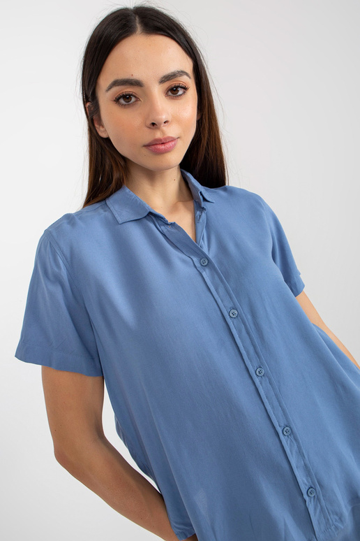 Mėlynos spalvos megztinių marškinių...