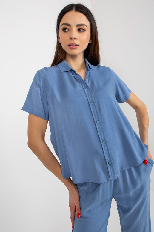 Mėlynos spalvos megztinių marškinių...