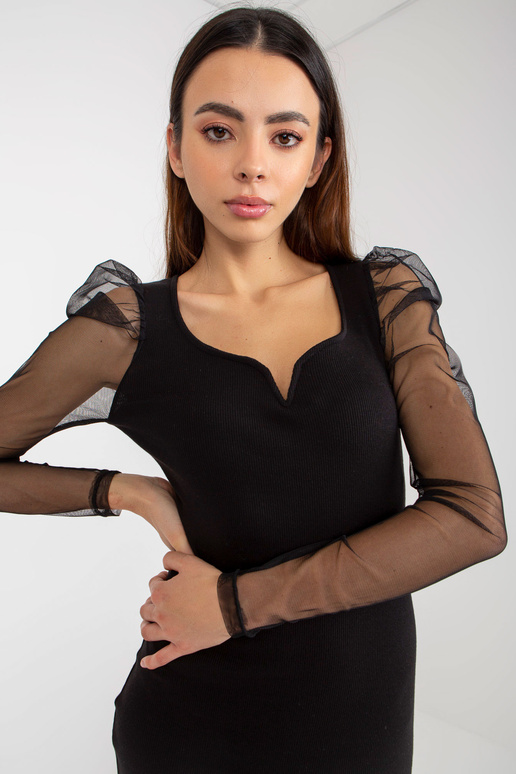 Juoda briaunuota kokteilinė suknelė... Juoda briaunuota kokteilinė suknelė...