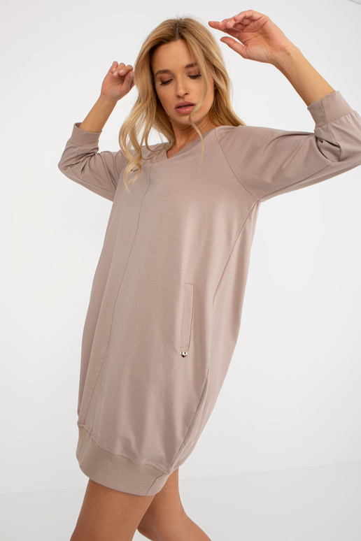 Tamsiai smėlio spalvos paprasta...