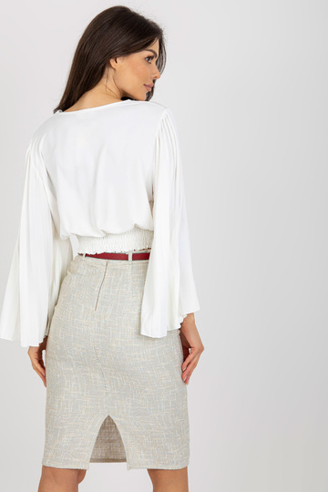 Ecru apvyniojama iškilminga...