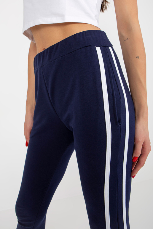 Tamsiai mėlynos bazinės sportinės... Tamsiai mėlynos bazinės sportinės...