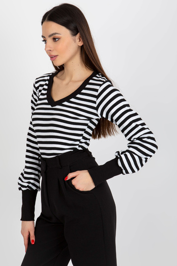 Juodai balta prigludusi...