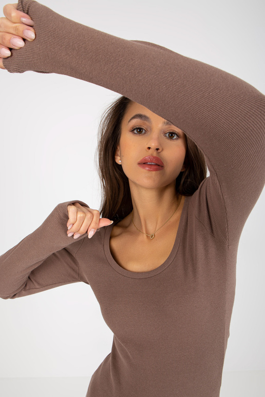 Rudas briaunotas pagrindinis kūnas su...