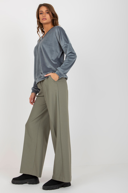 Purvinas mėlynas veliūrinis megztinis... Purvinas mėlynas veliūrinis megztinis...