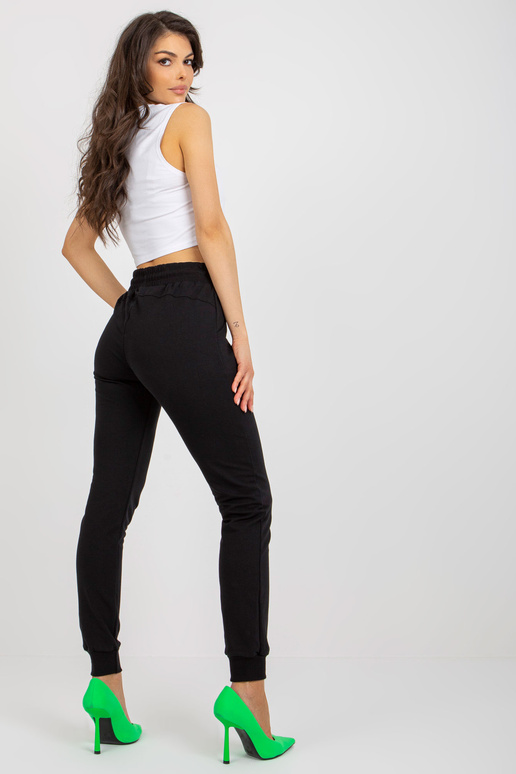 Juodos medvilninės sportinės kelnės... Juodos medvilninės sportinės kelnės...