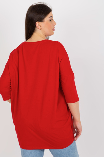 Raudona plius dydžio...