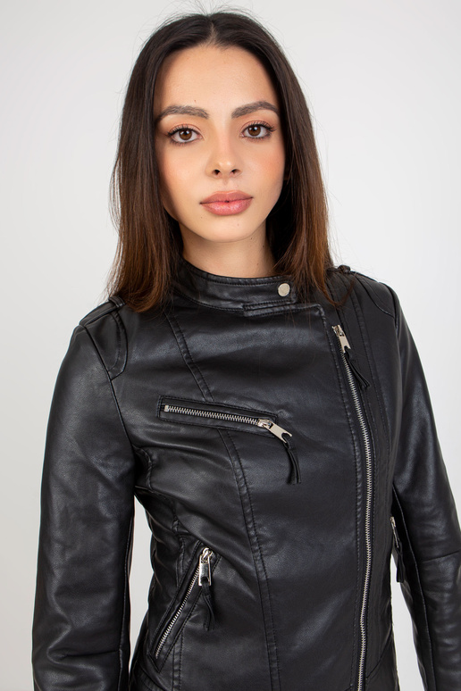 Juodas moteriškas ramoniškas švarkas...