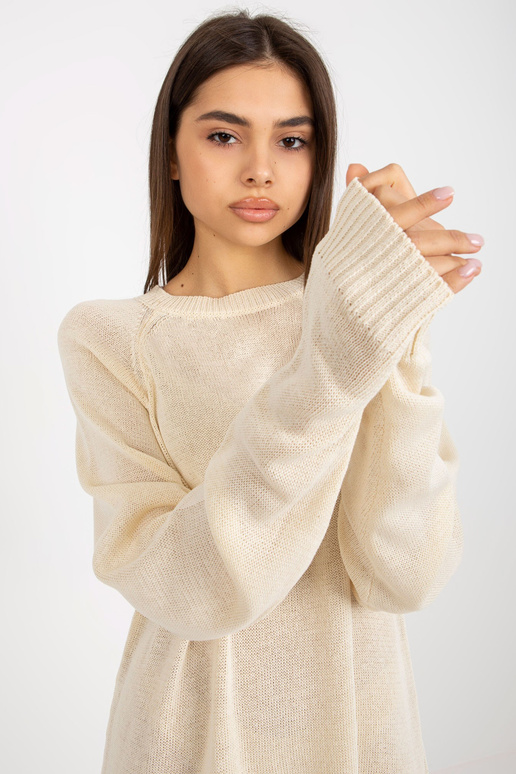 Šviesiai smėlio spalvos oversize...