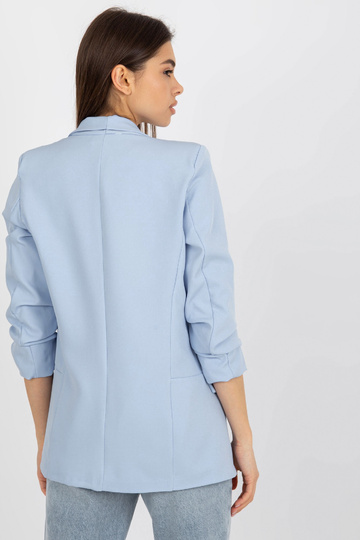 Šviesiai mėlynos spalvos...