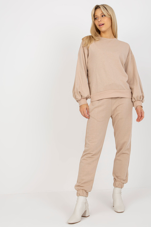 Smėlio spalvos laisvalaikio rinkinys...