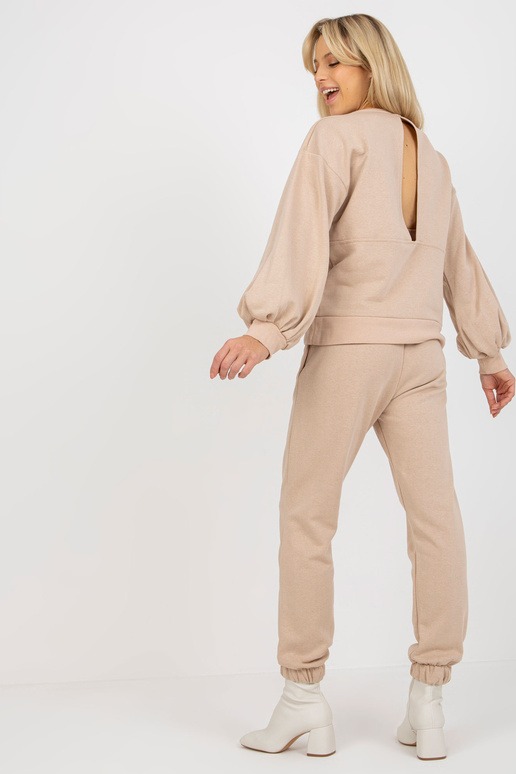 Smėlio spalvos laisvalaikio rinkinys...