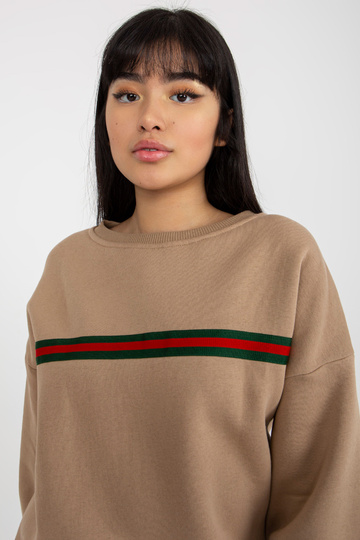 Tamsiai smėlio spalvos...