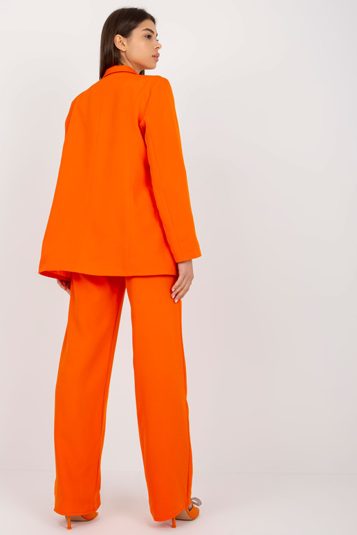 Oranžinis laisvalaikio kostiumo švarkas