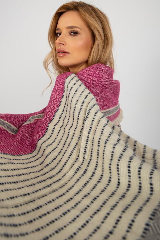 Pilkos spalvos fuksijos spalvos...