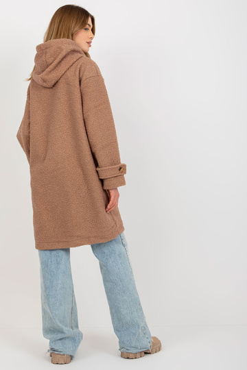 Tamsiai smėlio spalvos...