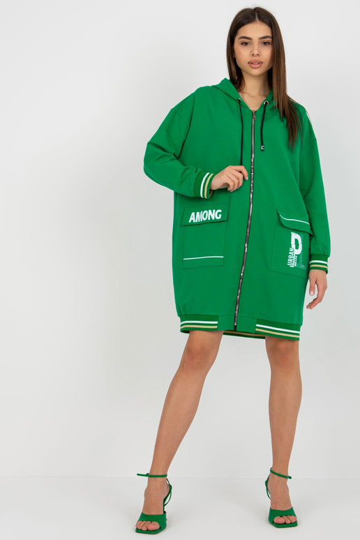 Žalias megztinis su ilgu gobtuvu