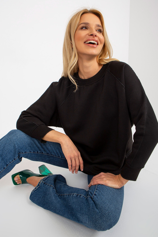 Juodi moteriški megztiniai be gobtuvo Juodi moteriški megztiniai be gobtuvo