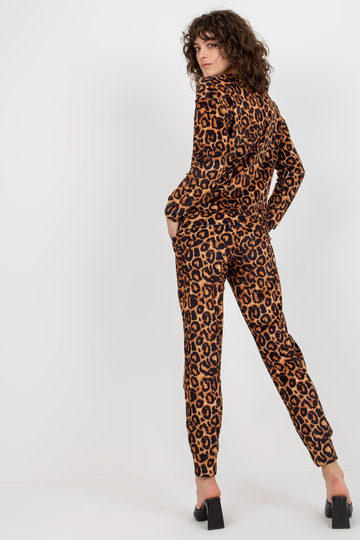 Tamsiai smėlio ir juodos...