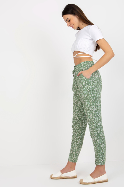 Šviesiai žalios šviesios kelnės iš...