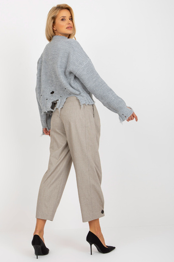 Pilkas asimetriškas...