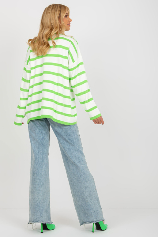 Šviesiai žaliai ekru dryžuotas...