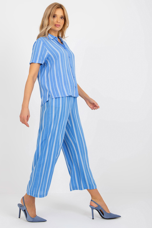 Mėlyna dryžuota marškinių palaidinė... Mėlyna dryžuota marškinių palaidinė...