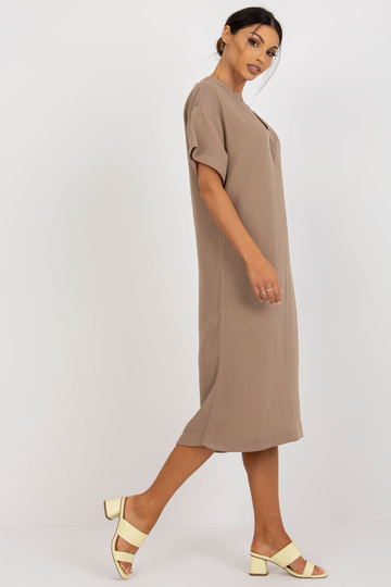 Tamsiai smėlio spalvos...