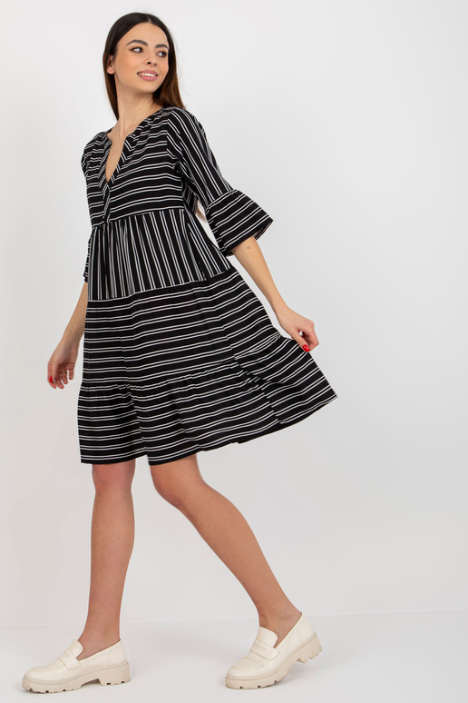 Juoda laisva dryžuota suknele SUBLEVEL Juoda laisva dryžuota suknele SUBLEVEL