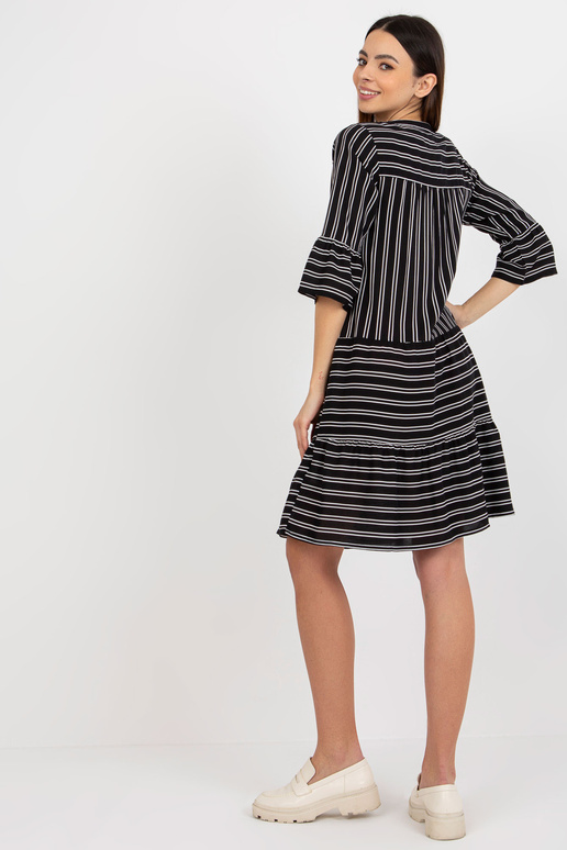 Juoda laisva dryžuota suknele SUBLEVEL Juoda laisva dryžuota suknele SUBLEVEL