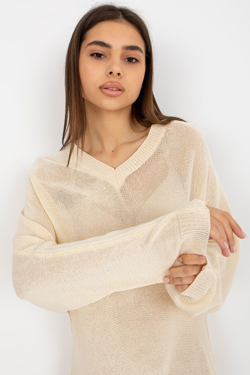 Šviesiai smėlio spalvos vasarinė...