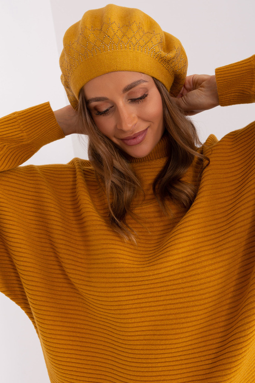 Cap-AT-CZ-231605.21P-tamsiai geltona Cap-AT-CZ-231605.21P-tamsiai geltona