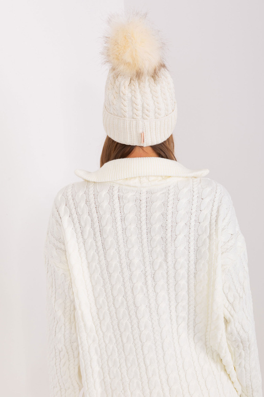 Kepurė JK-CZ-10.51 balkšvos spalvos Kepurė JK-CZ-10.51 balkšvos spalvos