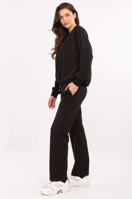 Dviejų dalių komplektas... Dviejų dalių komplektas...