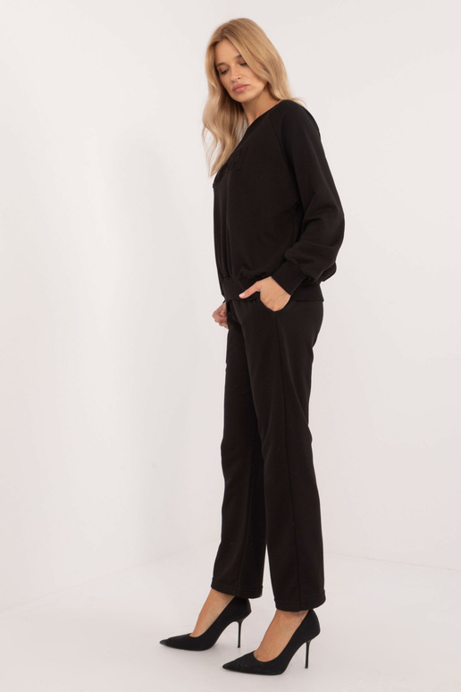 Dviejų dalių komplektas... Dviejų dalių komplektas...