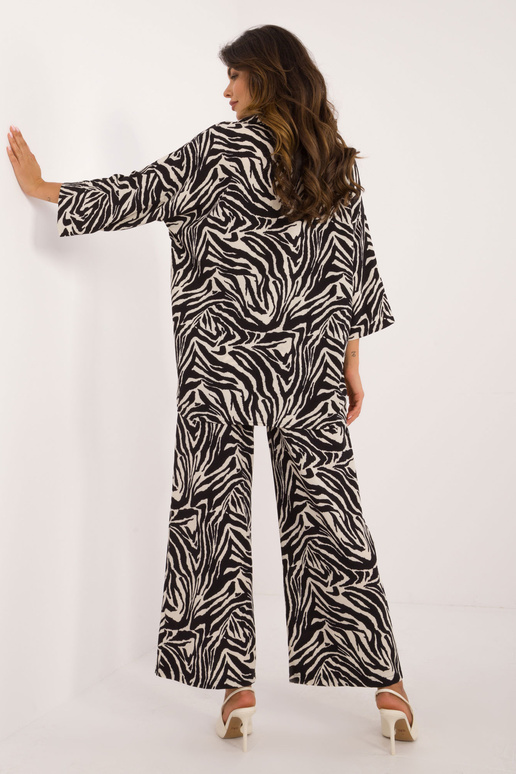 Dviejų dalių komplektas... Dviejų dalių komplektas...