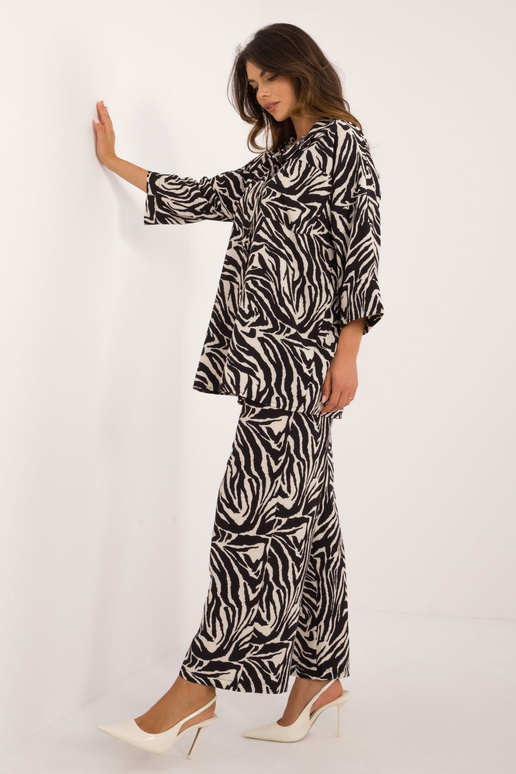 Dviejų dalių komplektas... Dviejų dalių komplektas...