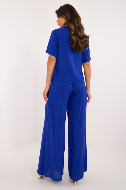 Dviejų dalių komplektas... Dviejų dalių komplektas...